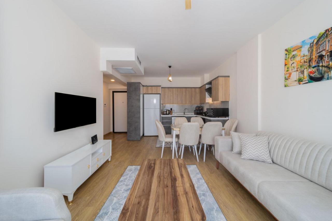 Daire Remarkable Flat With Shared Pool In Kepez Antalya