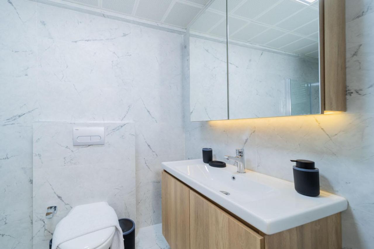 Remarkable Flat With Shared Pool In Kepez Daire *